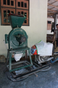 Alat yang digunakan Kelompok SERBUMI untuk memproduksi tepung singkong (mokaf). (Dok.Migrant CARE/Evi)