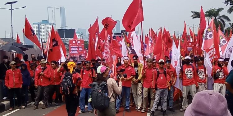 Statement Hari Buruh Sedunia 2025 Nasib Kelam Kaum Buruh Indonesia Di Masa Indonesia Gelap