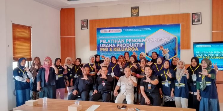 Bantuan Modal Usaha Sebagai Hasil Advokasi Migrant CARE untuk Mendorong Pemerintah Hadir dalam Pengembangan Usaha UMKM DESBUMI Banyuwangi